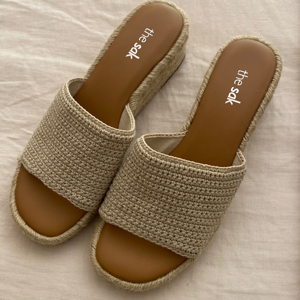 The Sak beige crocheted slides